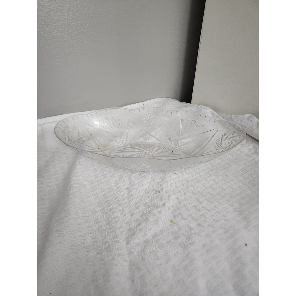 Clear Plastic Oval Serving Bowl Starburst Pattern Scalloped Edge Party Dish